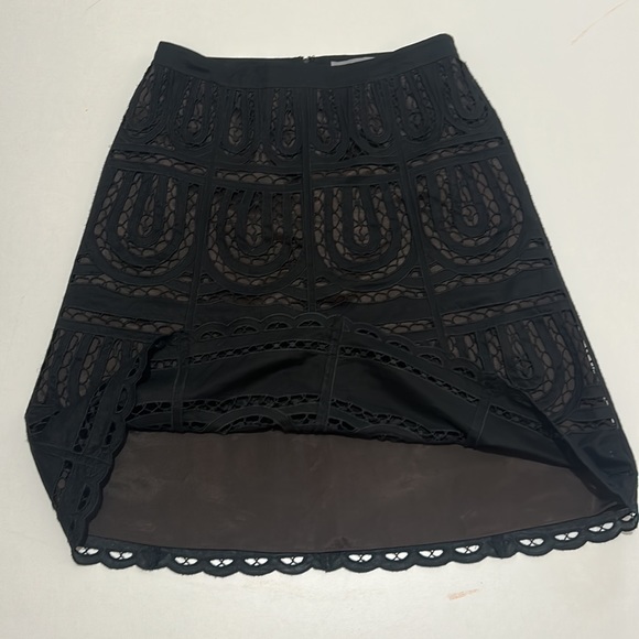 ANNE TAYLOR LACE BLACK SKIRT KNEE LENGTH IN SIZE 6 - Picture 3 of 6
